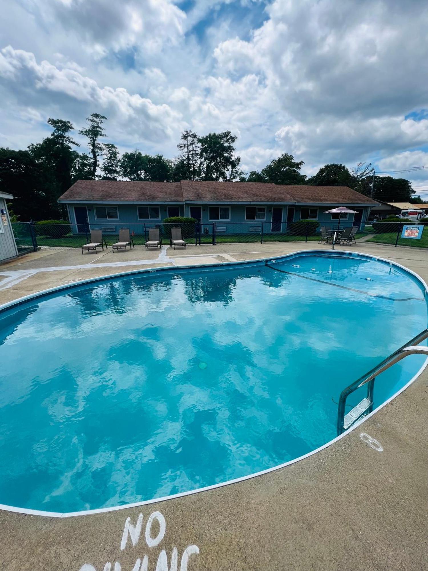 Captain'S Lodge Motel グロスター エクステリア 写真